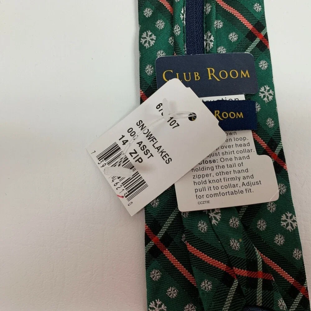 Club‎ Room Boys Zip Tie Green Red White Snowflakes 100% Imported Silk 14